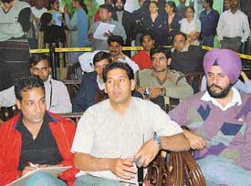 Gursewak Mann (centre) at a function "Banjaa ik raat da sitara", a musical talent hunt.