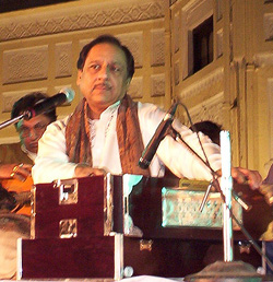 Ghulam Ali performs at Patialas Old Moti Bagh Palace