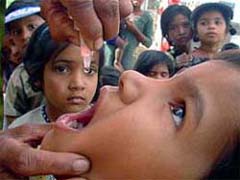Polio drops being administered to a child in Bhopal 