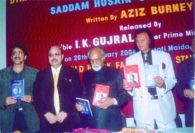 Asian Academy of Films & Television Director Sandeep Marwah, publisher S. K. Rastogi, former Prime Minister I. K. Gujaral and author Aziz Burney at the release of the book, 'Safar Zindagi Ka'