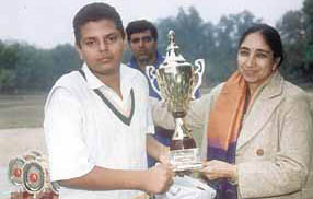 SPM College principal Mrs S K Jolly presenting the trophy to R P Academy captain Vaibhav Rawal.