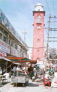 Encroahments re-appear on the vacant area near Ghanta Ghar