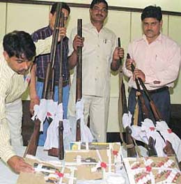 Arms and narcotics recovered by Delhi Police Narcotics Branch from Sarai Kalai Khan bus terminal in the Capital