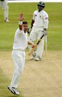 Zimbabwe bowler Heath Streak unsuccessfully appeals the LBW of Bangladesh batsman Shahriar Hossain 