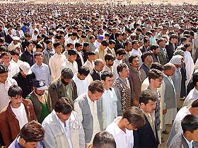Shi'ite mourners attend funeral prayers for the victims of the sectarian massacre in Baluchistan's provincial city of Quetta 