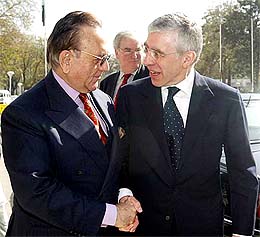 Pakistans Foreign Minister Khursheed Mahmood Kasuri greets British Foreign Secretary Jack Straw at the Foreign Ministry in Islamabad 