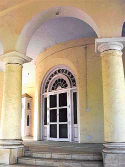 The Kothi offers a rich blend of Mughal and colonial architecture