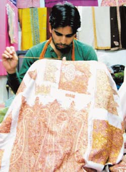 A Kashmiri artisan embroidering a Jamavar jal pattern on a shawl in Amritsar