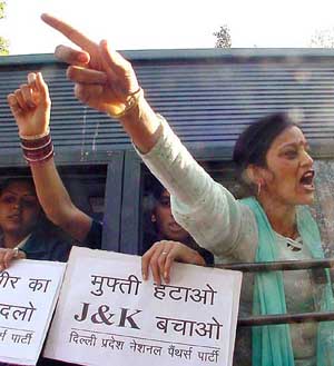 Activists of the Panthers Party protest at the AICC office demanding removal of the Chief Minister of Jammu and Kashmir