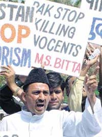 Activists of All-India Anti-terrorist Front protesting against the ISI, holding it responsible for the recent attack in Jammu & Kashmir