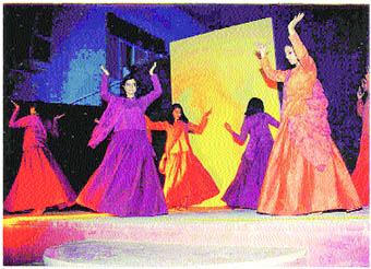 A scene from the play Ek Raat Ravi Di