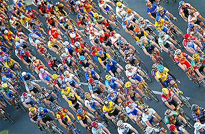 Some of the estimated 35,000 cyclists take part in the 2004 Argus Cycle tour in Cape Town 