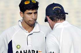 Ashish Nehra listens to coach John Wright during a practice session at Rawalpindi stadium 