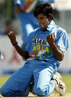 Lakshmipati Balaji celebrates after the run-out dismissal of Pakistans Younis Khan