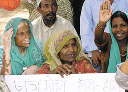 People from Yamuna Pushta clusters sitting on a dharna against Jagmohan for removing their jhuggies in the Capital