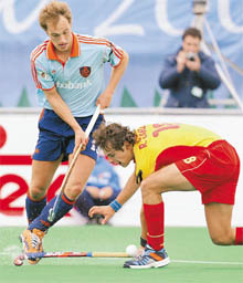 Spains Rodrigo Garza (R) vies with Dutch Matthijs Brower in the mens Olympic hockey qualifying tournament at Madrid. Holland won the match 2-1