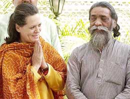 Congress President Sonia Gandhi with JMM chief Shibu Shoren at her residence in New Delhi on Sunday.
