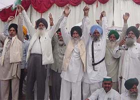 National and state leaders of the Bharatiya Kisan Union at the 34th kisan panchayat sammelan in Amritsar