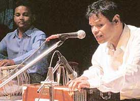 N.S. Vardhan presenting a ghazal during Sham-e-Ghazal at Tagore Theatre
