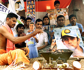 Devotees of Cricket God offer prayers for India's success in Wednesday's final match against Pakistan