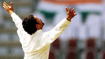 Sachin Tendulkar exults after dismissing Pakistan's Shoaib Akhtar on the fourth day of the first Test in Multan 