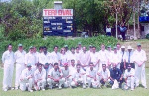 Australian High Commissioner Penelope Wensley and Teri director Dr R K Pachauri with the Queensland Universities team and Delhi XI team