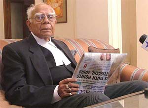 Senior lawyer and independent candidate from Lucknow against Vajpayee Ramjethmalani answers newsmen on latest development in the Bofors issue