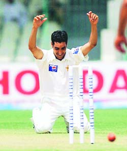 An ecstatic Gul kneels down to kiss the ground.