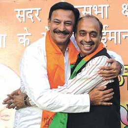 Bollywood actor Suresh Oberoi ready to campaign for the BJP Sadar candidate Vijay Goel during a Press conference in the Capital