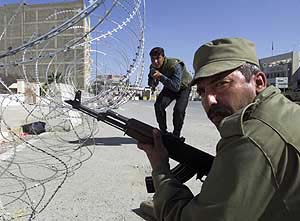 Members of the Iraqi civil defence force guard Mosuls city hall