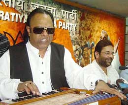 Noted music director Ravinder Jain sings a song after he joined the BJP