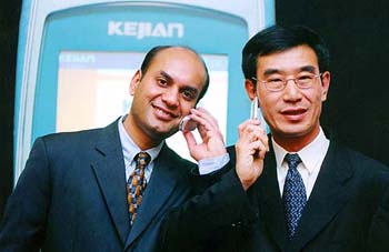 Chairman of Rajgarhia Group P. K. Rajgarhia and Kok Kin Hok, president of China  Kejian Corporation, launch Kejian mobile handsets 