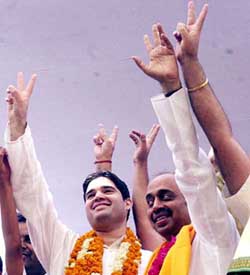 Varun Gandhi with Mr Vijay Goel, BJP candidate for the Delhi (Sadar) Lok Sabha seat, in Delhi 
