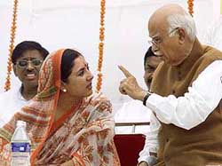 Deputy Prime Minister L.K. Advani with Ms Sangita Devi, BJP candidate from the Bolangir Lok Sabha seat