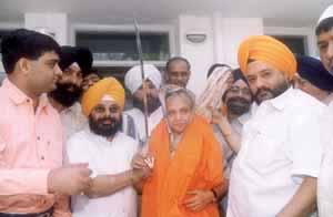 Delhi Chief Minister Sheila Dikshit being presented with a kirpan by the Sikh Welfare Society. Congress leader Paramjeet Singh Pamma is also seen in the picture.