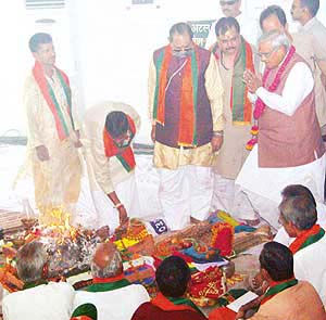Prime Minister Atal Bihari Vajpayee performs havan before filing nomination papers for the Lucknow parliamentary seat