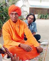 Social activist Swami Agnivesh on a dharna outside the residence of eminent lawyer and Lok Sabha candidate Ram Jethmalani