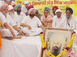 The Punjab Chief Minister, Capt Amarinder Singh, Punjab Pradesh Congress Committee (PPCC) President H.S. Hanspal, Congress candidate from the Faridkot constituency Karan Brar and her husband Sunny Brar at a function organised in connection with the 500th birth anniversary celebrations of Guru Angad Dev at Sarai Naga village in Muktsar district on Sunday.