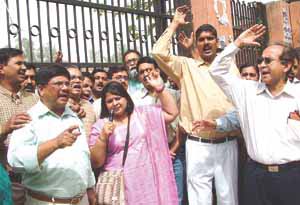 Scores of teachers of Delhi University were detained by the police