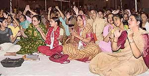 Devotees doing kirtan at a discourse on the Srimad Bhagvadgita and Bhagvatam at Dusehra Ground, Sector 5, Panchkula