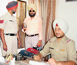 The man impersonating as the SSP, Barnala, in police custody in Ludhiana 
