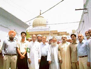 Pakistan delegation along with the Deputy Commissioner, Mr S.K. Ahluwalia, on the conclusion of Urs in Fatehgarh Sahib on Monday.