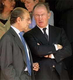 The Spanish former Economy Minister and European Union's candidate to head the International Monetary Fund, Mr Rodrigo Rato (R), talks to an unidentified person