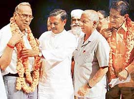 Mr Satya Pal Jain, candidate of the BJP, garlands Lt-Gen M.S. Malik, national convenor of the ex-servicemen’s cell of the BJP at a function at Tagore Theatre