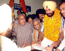 Navjot Sidhu files his nomination for the Amritsar Lok Sabha seat at Amritsar on Thursday.