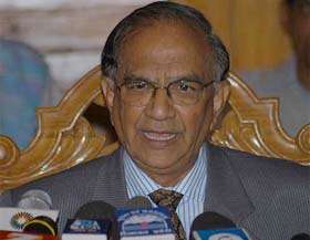 The Chief Election Commissioner, Mr T.S. Krishna Murthy, addresses a press conference in Shimla