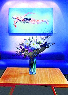Dreams of beautiful paintings on display forewarn about falsehood in friendships
