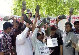 Activists of 'Berojgar Sena' demonstrate against the non-fulfillment of promises made by political leaders