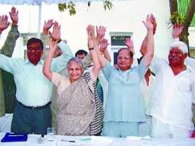 Poorvanchal Prakosht BJP vice-president Sewa Ram Pandey joins the Congress party in the presence of Delhi Chief Minister Sheila Dikshit