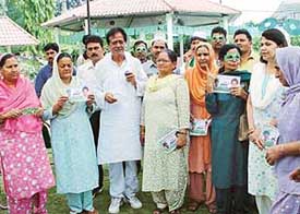 INLD candidate Harmohan Dhawan with women panches of Khuda Jassu village,  who joined the INLD